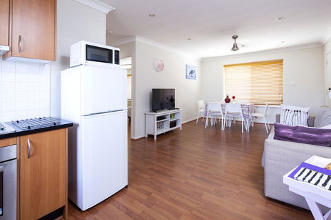 Aurora Holiday Apartment @West Beach - Australian Directory 1