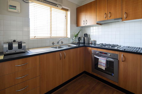 Aurora Holiday Apartment @West Beach - Australian Directory 20