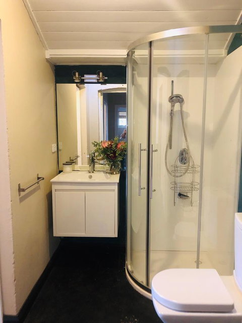 Belmore Cottage - Australian Directory 16