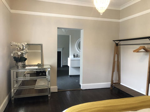 Belmore Cottage - Australian Directory 17