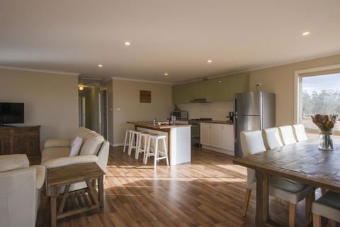 Flinders Bush Retreats - Australian Directory 24