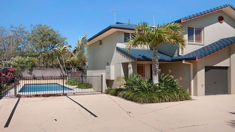 Casuarina 1 - Australian Directory 1