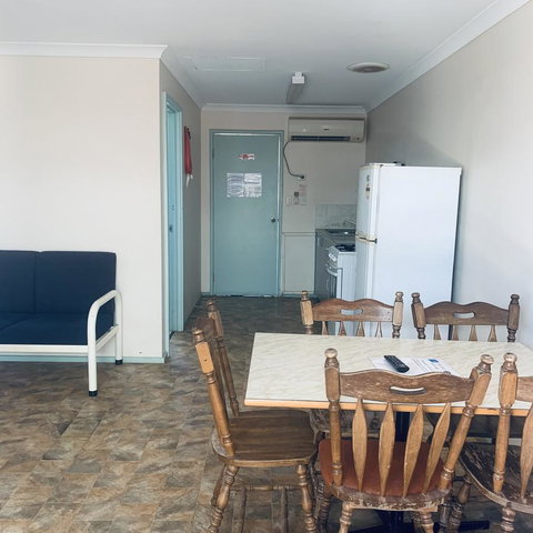 Bay Lodge - Australian Directory 16