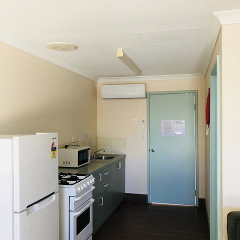 Bay Lodge - Australian Directory 38