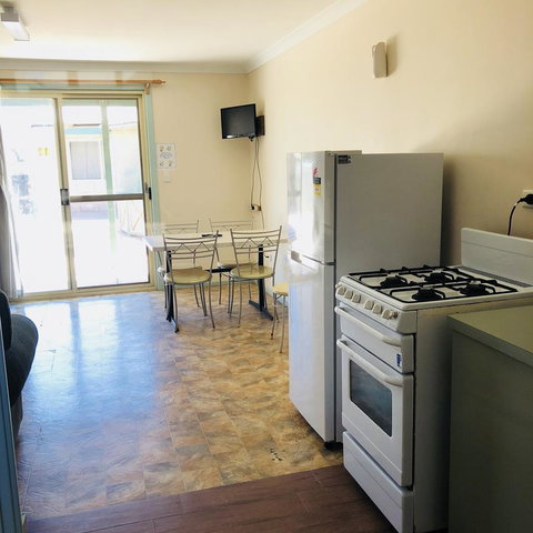 Bay Lodge - Australian Directory 35