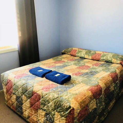 Bay Lodge - Australian Directory 39
