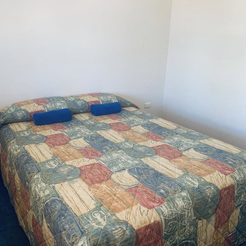 Bay Lodge - Australian Directory 31