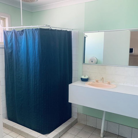 Bay Lodge - Australian Directory 25