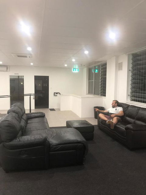 Perth City Backpackers Hostel - Note - Valid Passport Required To Check In - Australian Directory 12