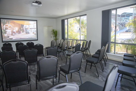 Karrinyup Waters Resort - Australian Directory 39