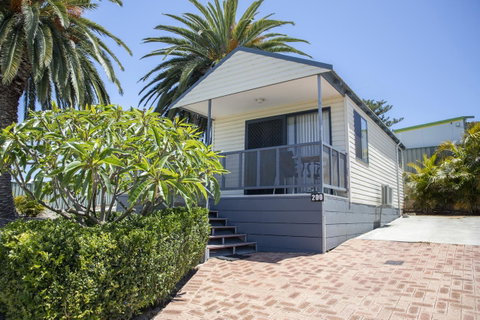 Karrinyup Waters Resort - Australian Directory 36