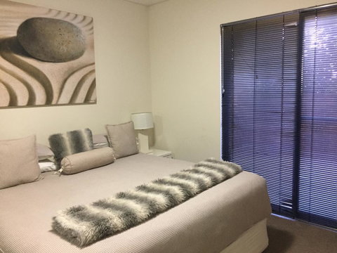 Parklane Apartments - Australian Directory 8
