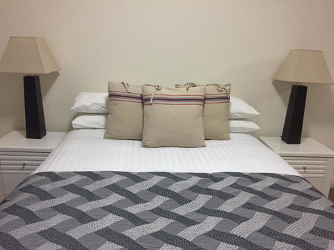 Parklane Apartments - Australian Directory 9