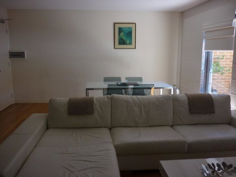 Parklane Apartments - Australian Directory 33