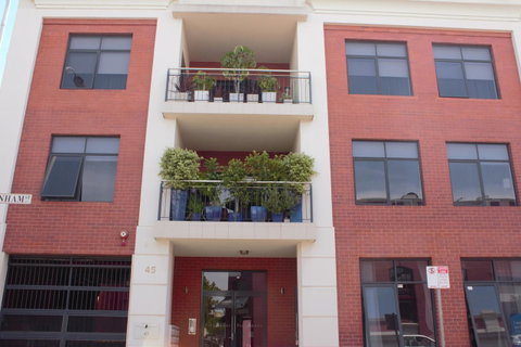 Parklane Apartments - Australian Directory 25