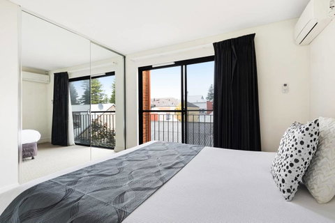 Parklane Apartments - Australian Directory 37