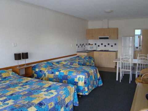 Dunsborough Central Motel - Australian Directory 34