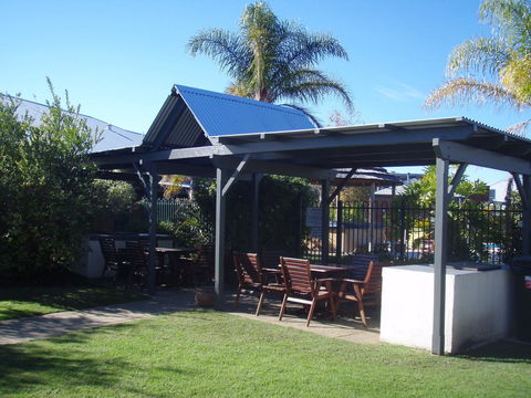 Dunsborough Central Motel - Australian Directory 14