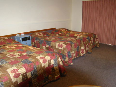 Dunsborough Central Motel - Australian Directory 23