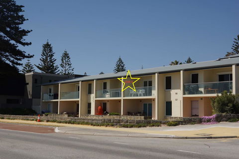 Cottesloe Beachfront Ocean View Apartment - Australian Directory 1