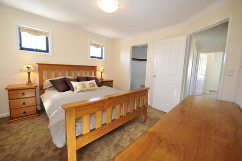 Palm Beach Manor - Australian Directory 7