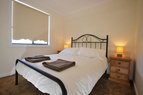 Palm Beach Manor - Australian Directory 11