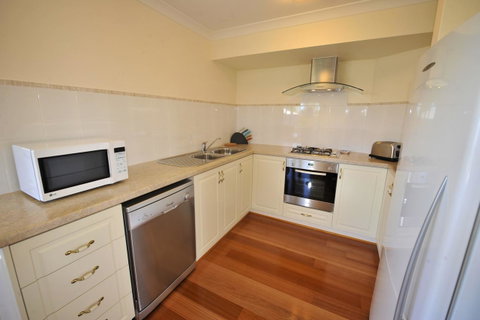 Palm Beach Manor - Australian Directory 3