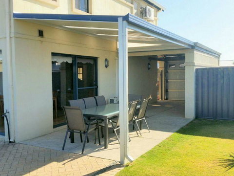 Palm Beach Manor - Australian Directory 12