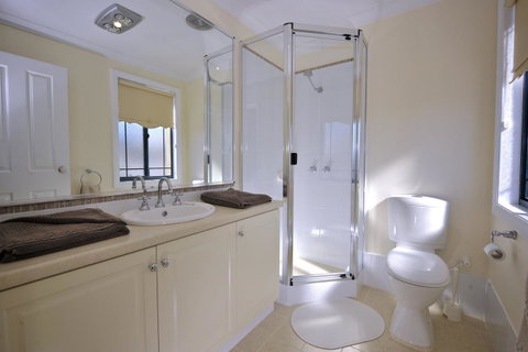 Palm Beach Manor - Australian Directory 8