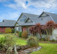 Glenelg on King Bed  Breakfast - Australian Directory