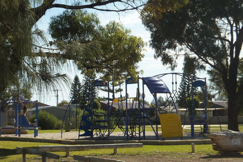 Ocean Beach Chalet 18 - Australian Directory 22