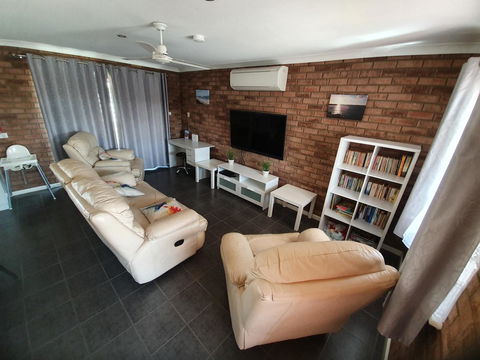 Ocean Beach Chalet 18 - Australian Directory 4