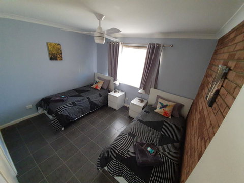 Ocean Beach Chalet 18 - Australian Directory 8