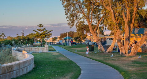 Ocean Beach Chalet 18 - Australian Directory 30