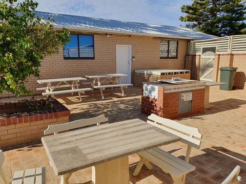 Ocean Beach Chalet 18 - Australian Directory 11
