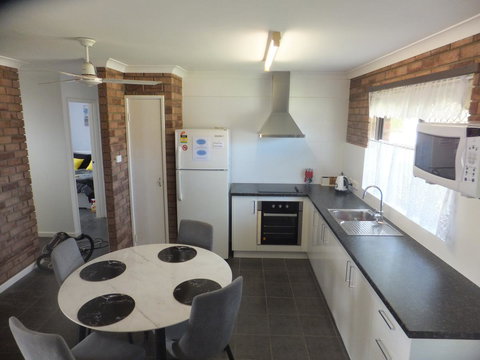 Ocean Beach Chalet 18 - Australian Directory 17