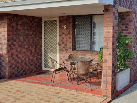 Ocean Beach Chalet 18 - Australian Directory 15