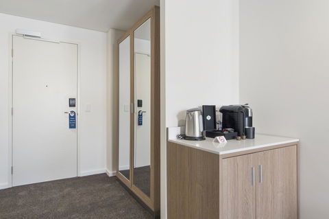 Metro Hotel Perth - Australian Directory 1