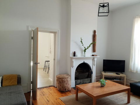 Captain\'s Heritage Cottage - Central Fremantle 2 Bedroom Historic Cottage - Australian Directory 10