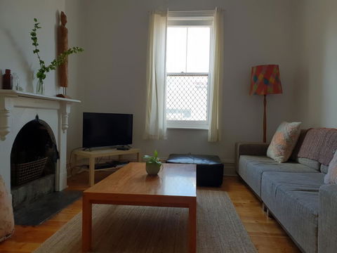 Captain\'s Heritage Cottage - Central Fremantle 2 Bedroom Historic Cottage - Australian Directory 2