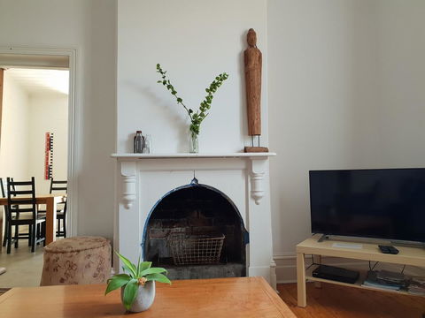 Captain\'s Heritage Cottage - Central Fremantle 2 Bedroom Historic Cottage - Australian Directory 8