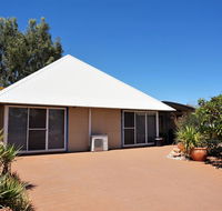 Osprey Holiday Village Unit 110 - Wake up to the birds in your 4 poster bed with a view - Australian Directory