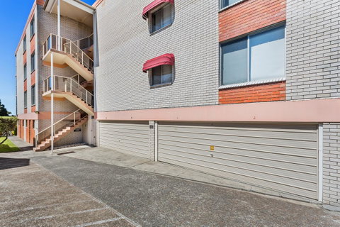 Laman Lodge, Unit 2, 15 Laman Street - Australian Directory 14