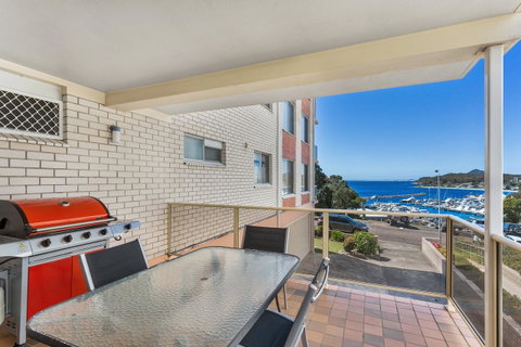 Laman Lodge, Unit 2, 15 Laman Street - Australian Directory 12