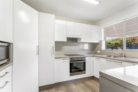Laman Lodge, Unit 2, 15 Laman Street - Australian Directory 7