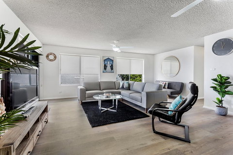 Laman Lodge, Unit 2, 15 Laman Street - Australian Directory 1