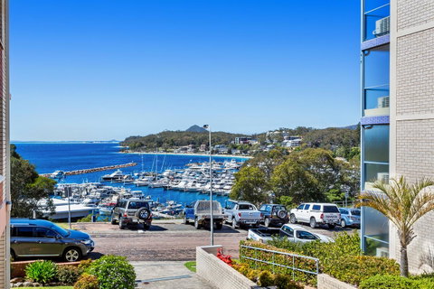 Laman Lodge, Unit 2, 15 Laman Street - Australian Directory 16