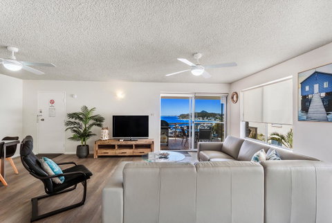 Laman Lodge, Unit 2, 15 Laman Street - Australian Directory 0