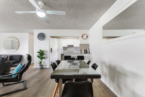 Laman Lodge, Unit 2, 15 Laman Street - Australian Directory 5