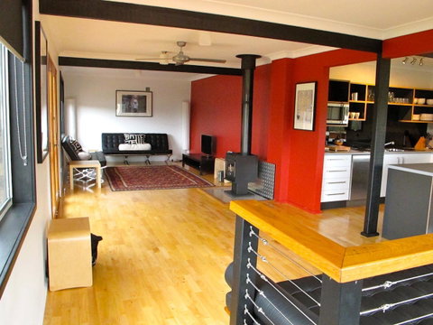 Pendeli Beach House - Australian Directory 2